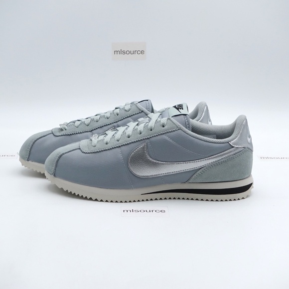 NEW Nike Cortez Sneakers DZ2795-002 Light Pumice/Metallic Silver